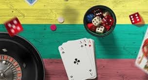 বাংলাদেশি খেলোয়াড় মোবাইলে ak44 bet app - এ ক্রিকেট বেটিং উপভোগ করছেন